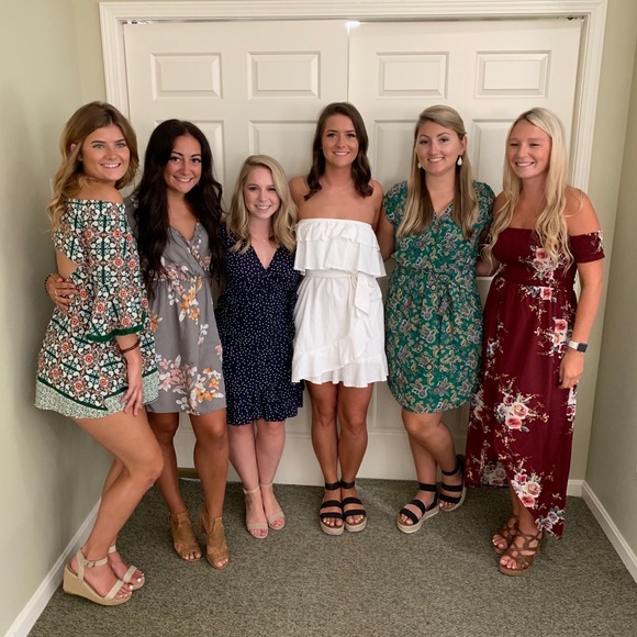 Lulu’s over the shoulder dress size Small - Picture 5 of 6